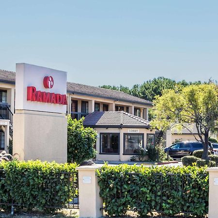 Ramada By Wyndham Mountain View Hotel Екстериор снимка