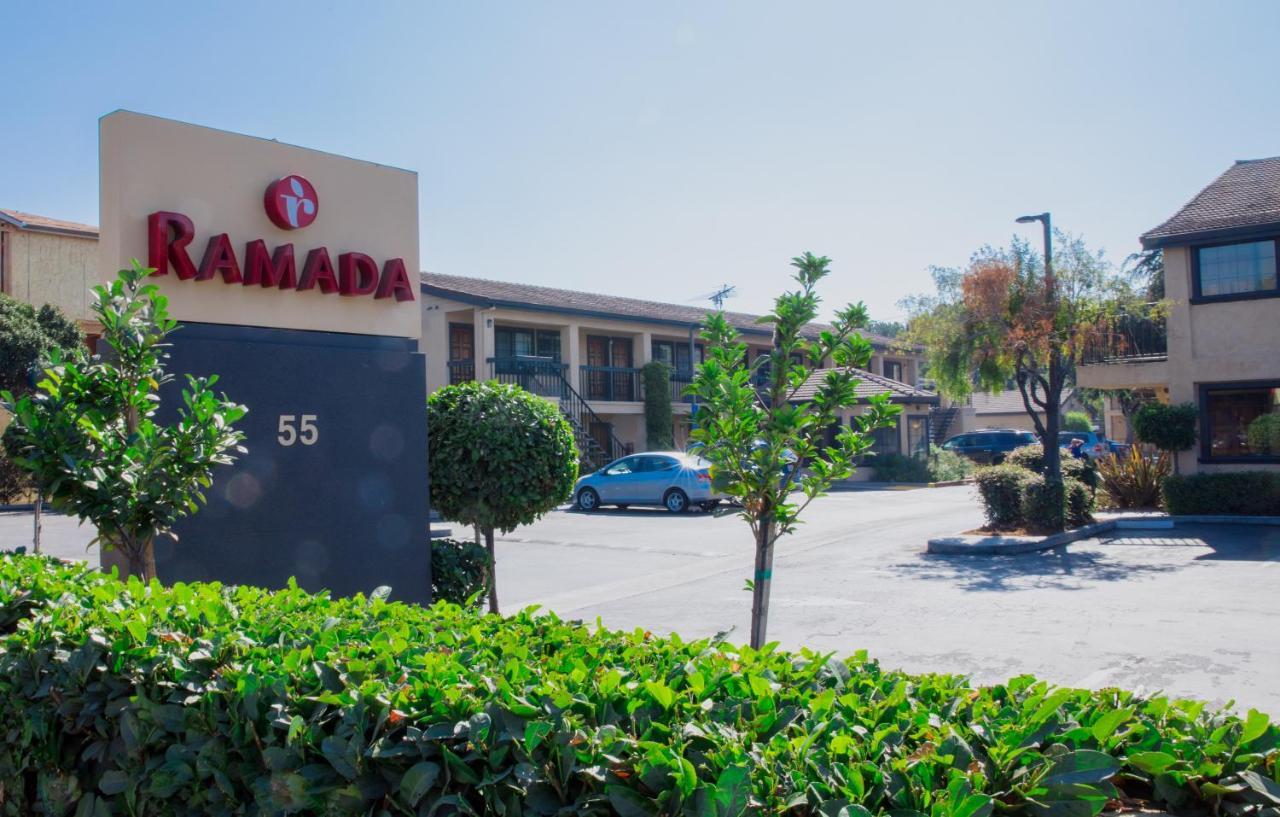 Ramada By Wyndham Mountain View Hotel Екстериор снимка