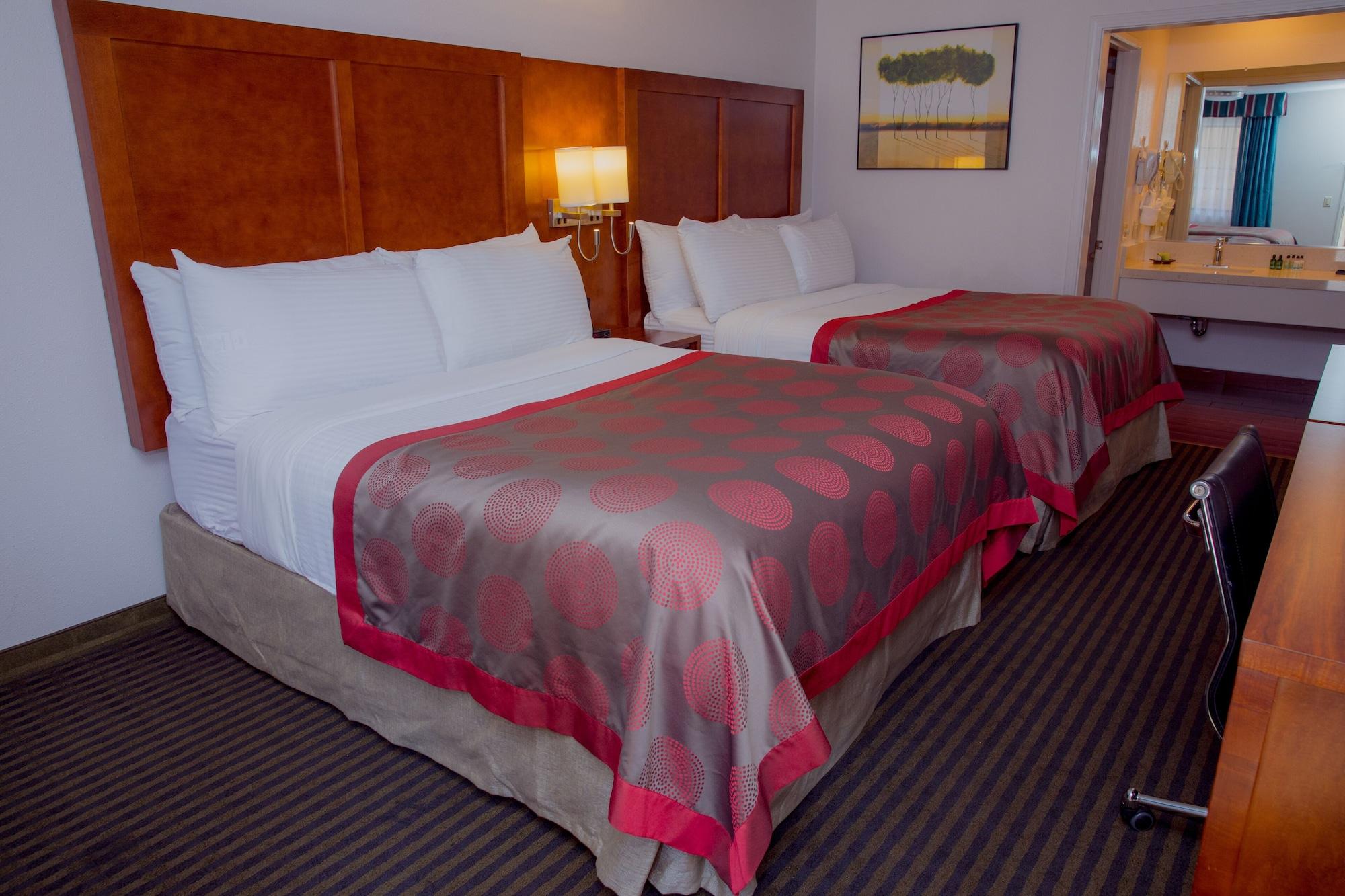 Ramada By Wyndham Mountain View Hotel Екстериор снимка