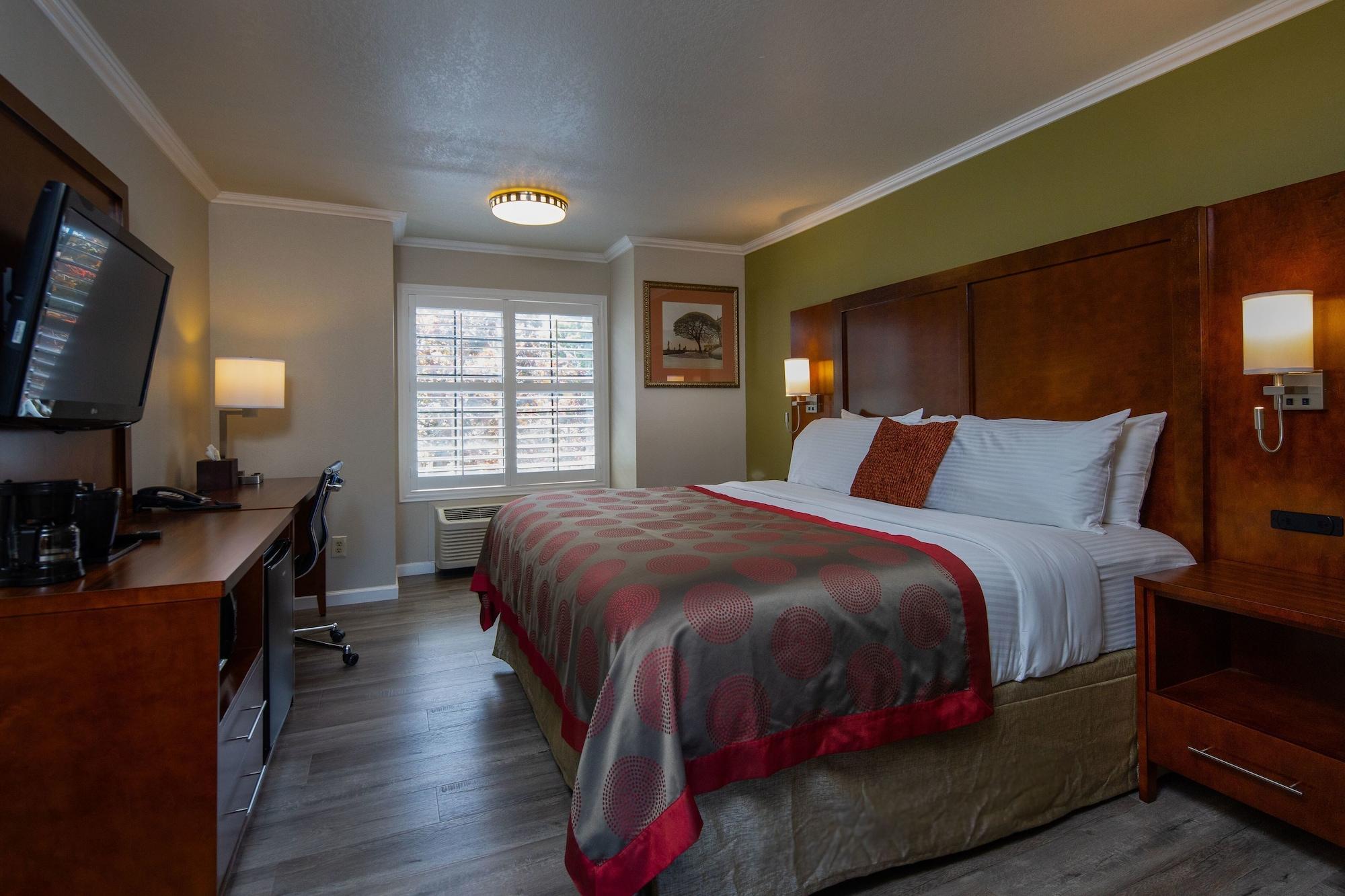 Ramada By Wyndham Mountain View Hotel Екстериор снимка