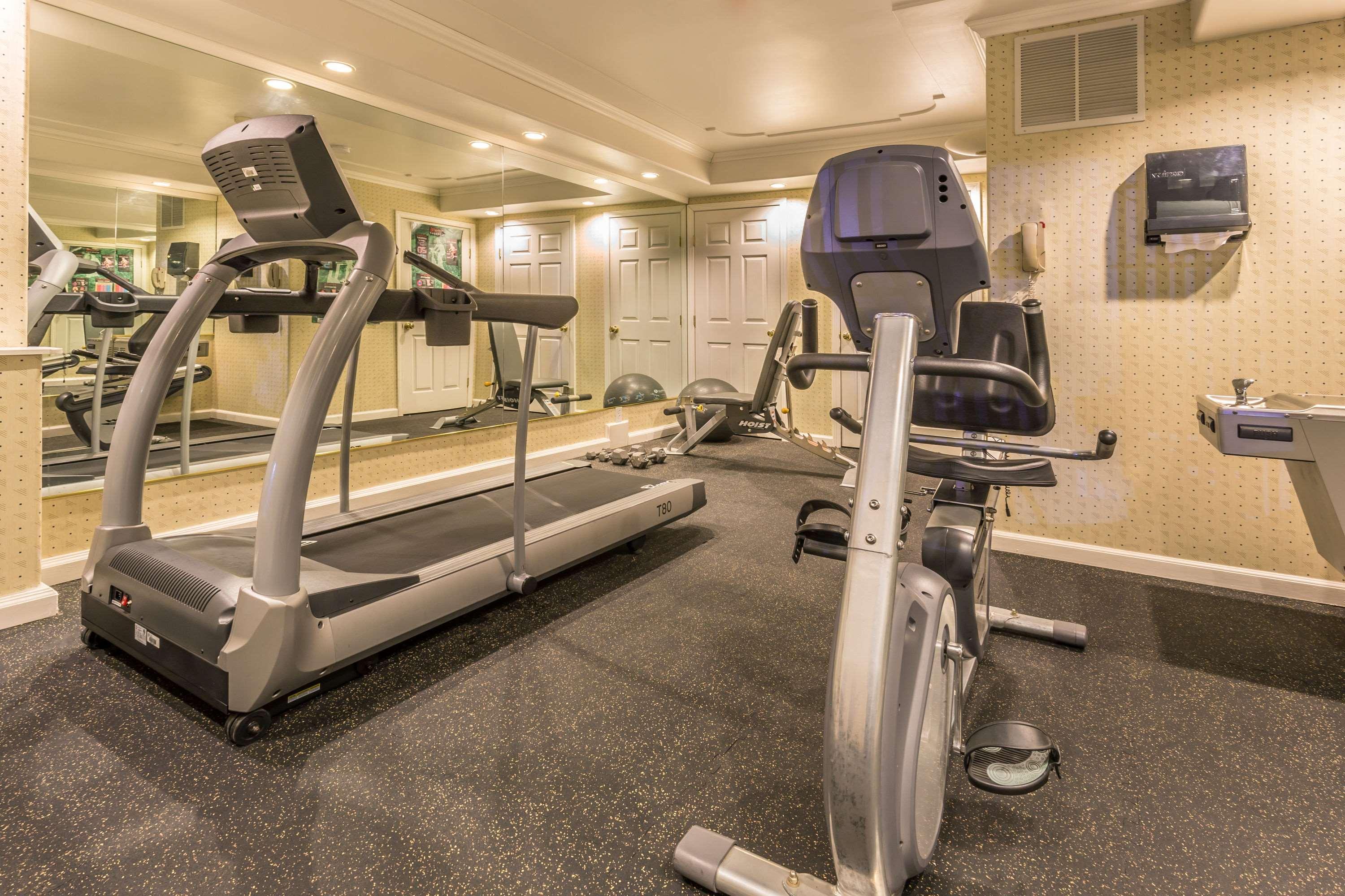 Ramada By Wyndham Mountain View Hotel Екстериор снимка