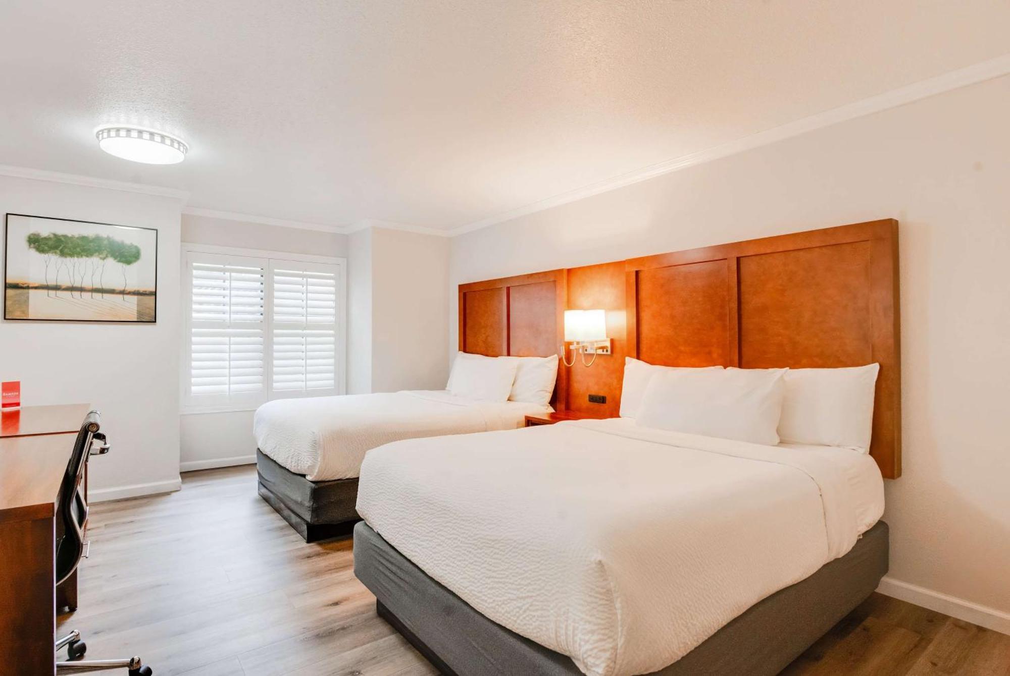 Ramada By Wyndham Mountain View Hotel Екстериор снимка