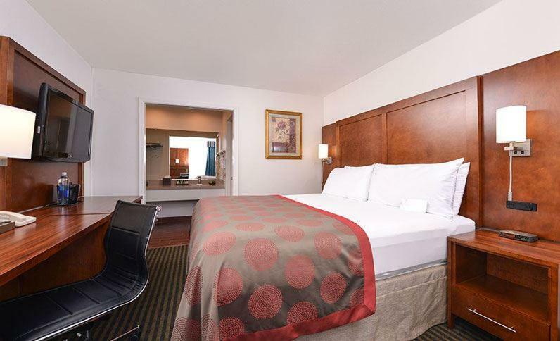 Ramada By Wyndham Mountain View Hotel Екстериор снимка